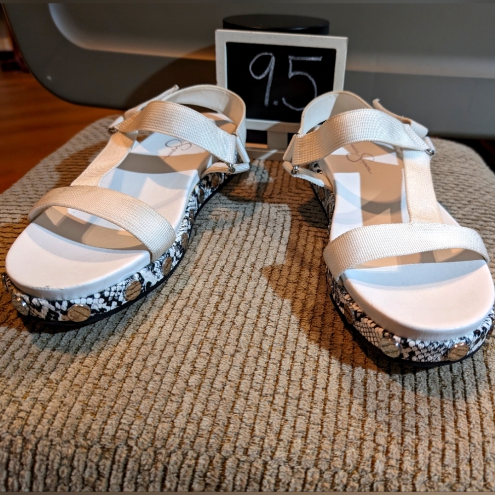Jessica Simpson 9.5 white‎ platform comfy strappy sandals studded snakeskin wrap